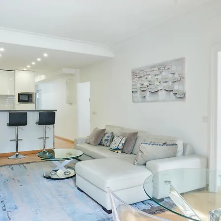 Appartement Elysée/fg St Honoré- 2 Piéces De Luxe Paris